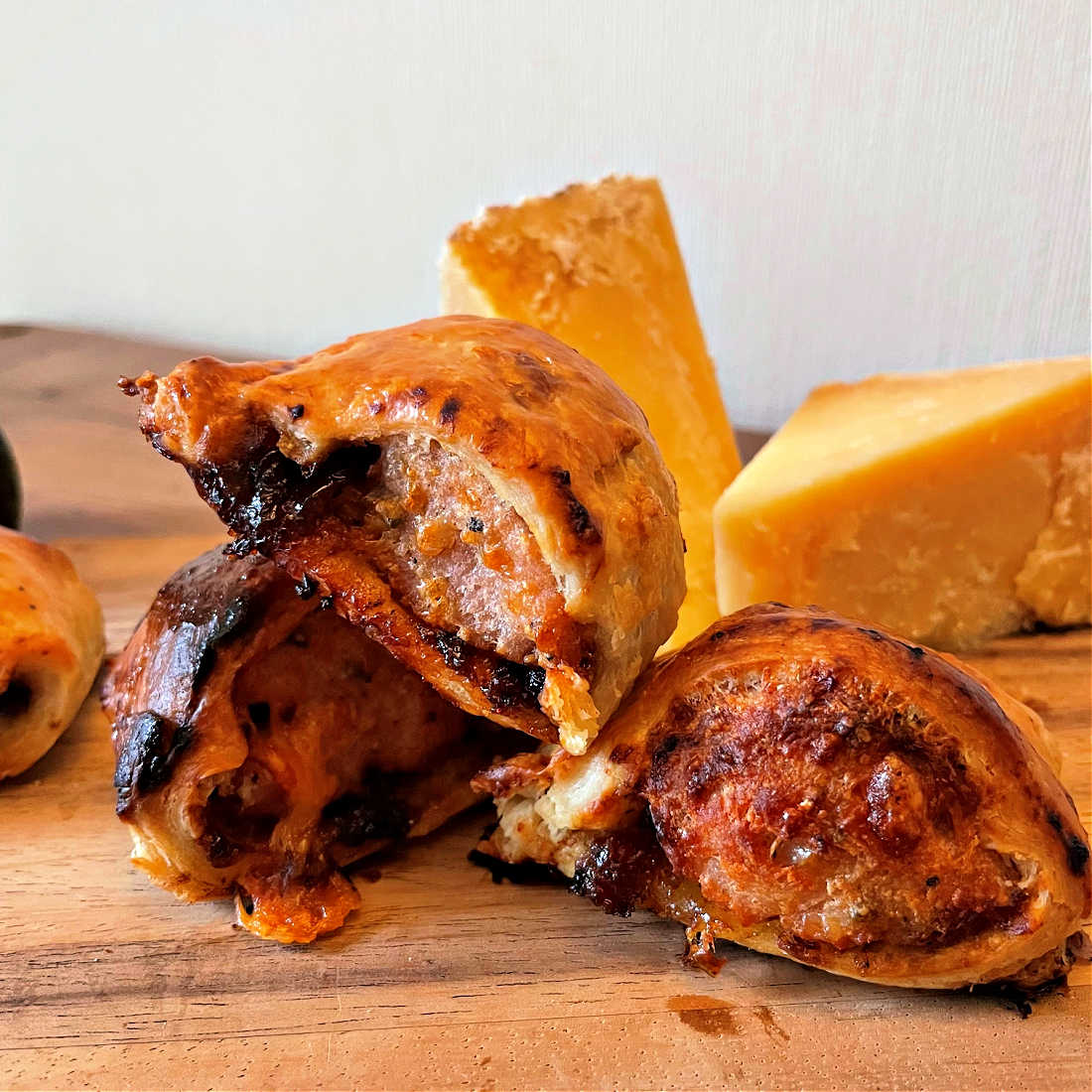 Montgommery-Cheddar-Sausage-Rolls-low-res